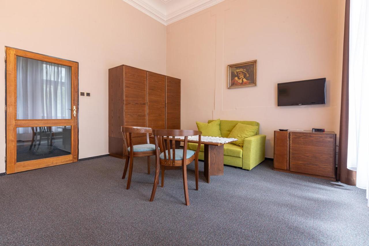 Hotel Slovan เปิลเซน ภายนอก รูปภาพ