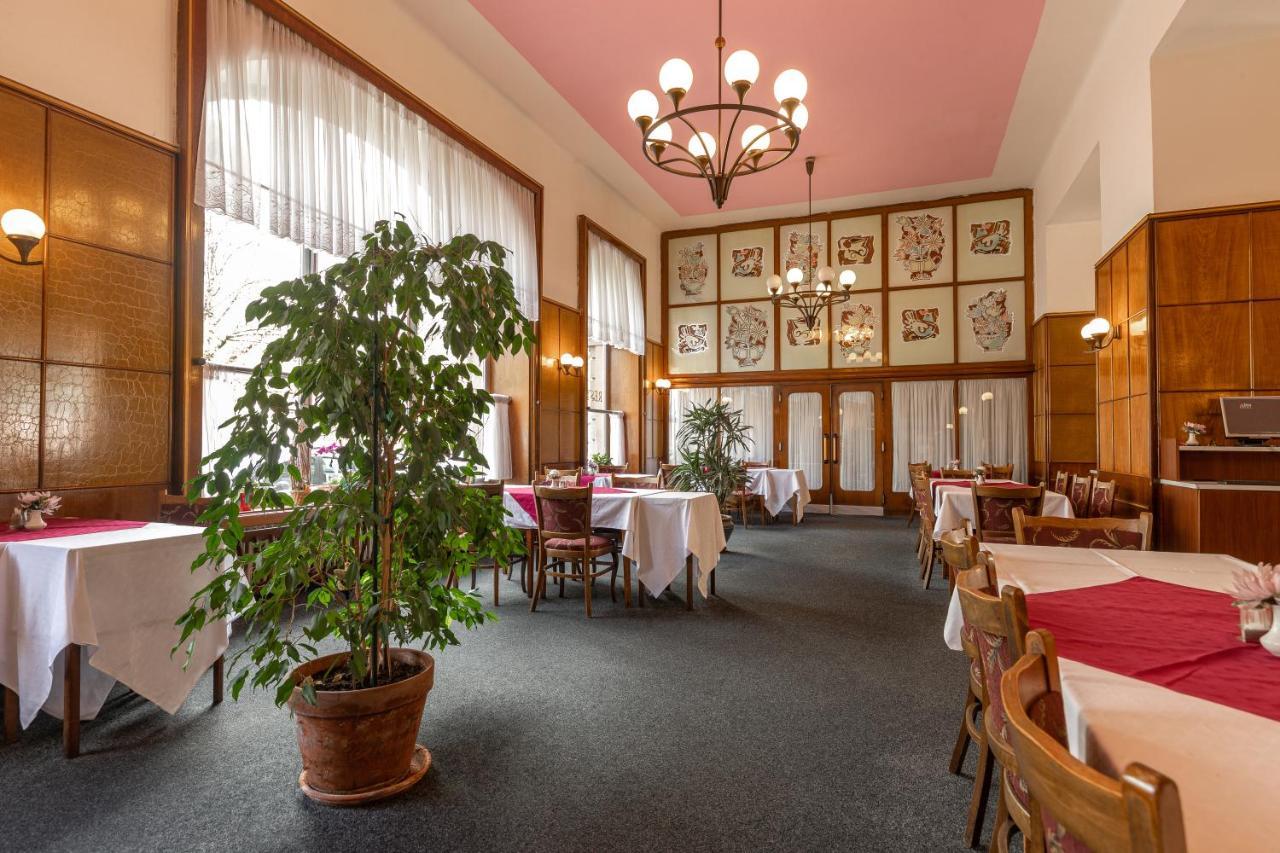 Hotel Slovan เปิลเซน ภายนอก รูปภาพ